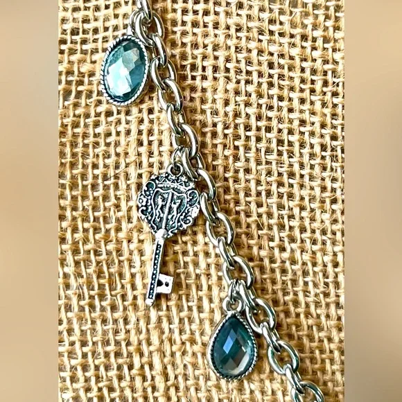 COPY - ⚜️9 Charm Fleur De Lis Lion Shield Key Crown Faceted Glass Silver Tone N… - Picture 3 of 6